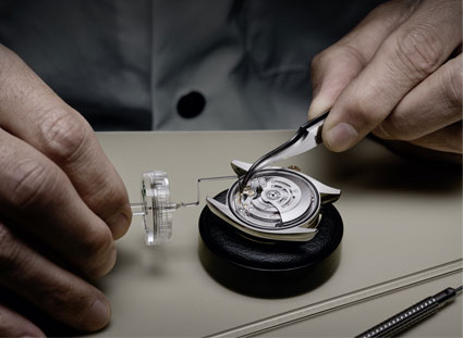 欧米茄表带调节随便调哪边吗